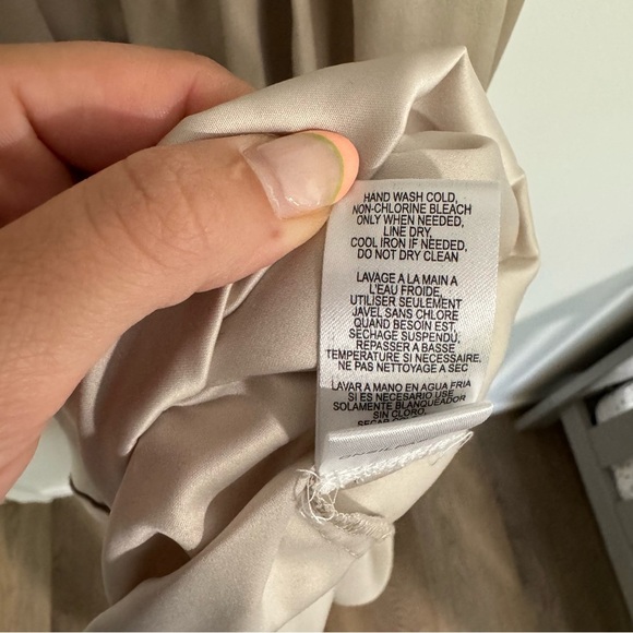 BCBG Maxazria Low Cut Front Open Back Champagne and Black Beaded Gown Size 4 - Picture 10 of 13